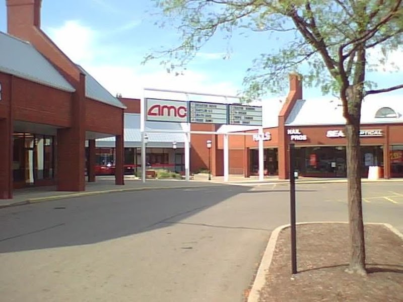 AMC Ridge Park Square 8 Cleveland interior