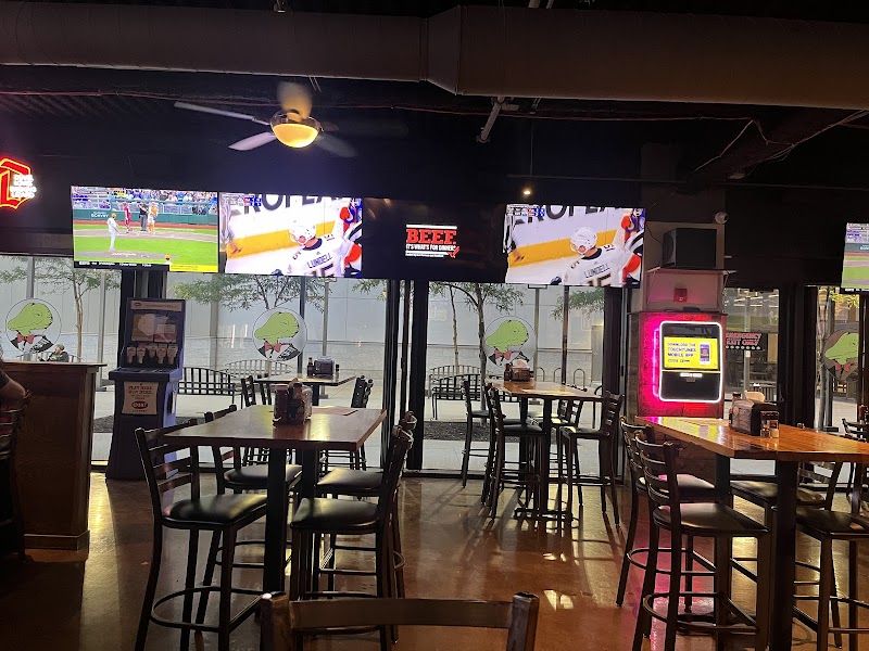 Winking Lizard Downtown Cleveland Cleveland stage
