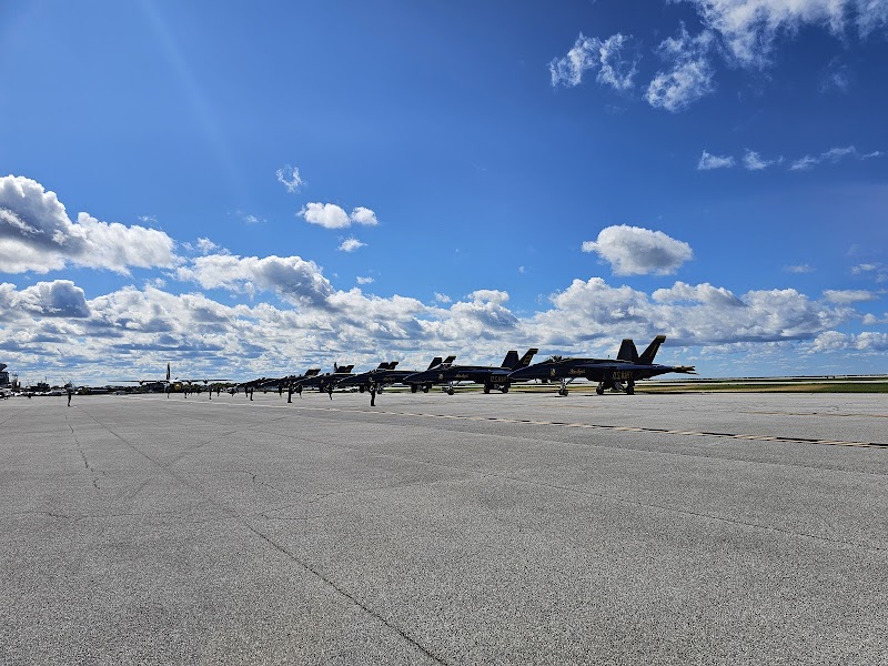 Signature Aviation BKL - Burke Lakefront Airport Cleveland stage