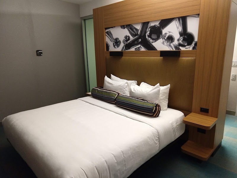 Aloft Cleveland Downtown Cleveland amenities