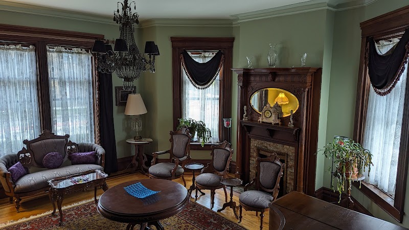 Wallace Manor Bed and Breakfast Cleveland room