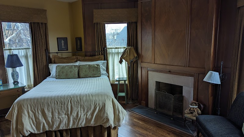 Wallace Manor Bed and Breakfast Cleveland amenities
