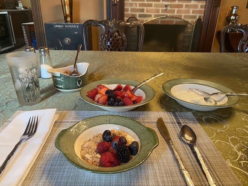 Wallace Manor Bed and Breakfast Cleveland amenities