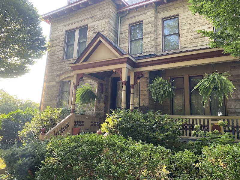 Wallace Manor Bed and Breakfast Cleveland amenities