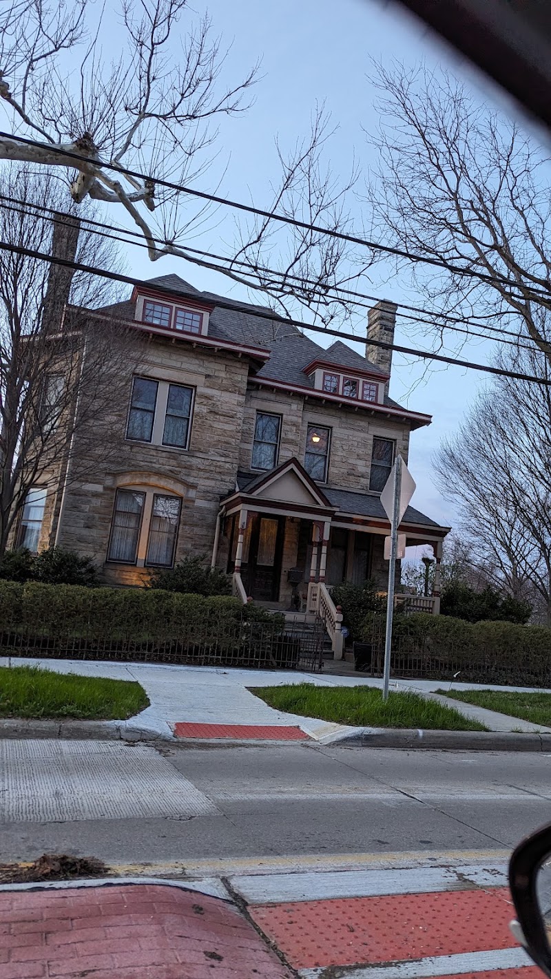 Wallace Manor Bed and Breakfast Cleveland amenities