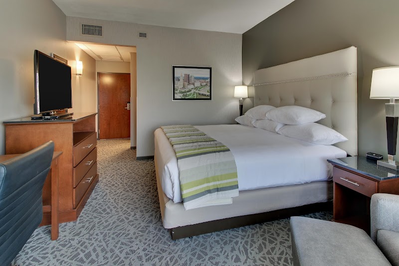 Drury Inn & Suites Cleveland Beachwood Cleveland amenities
