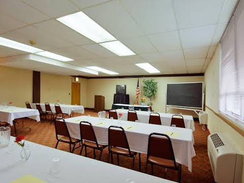 Travelodge by Wyndham Cleveland Airport Cleveland amenities