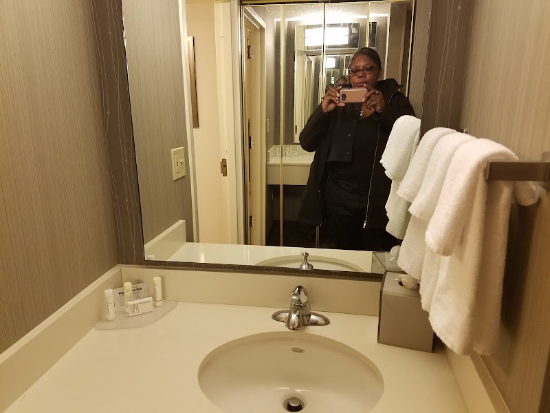 Courtyard by Marriott Cleveland Airport South Cleveland amenities