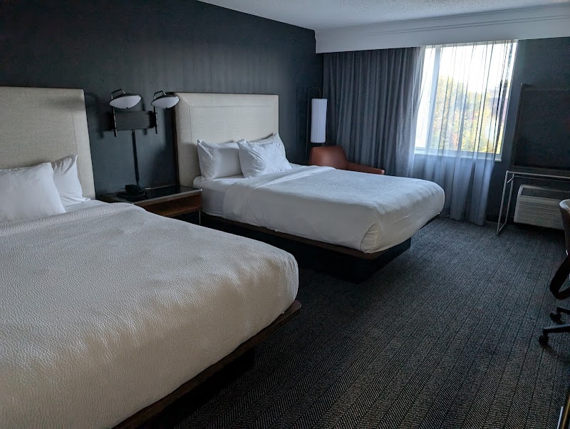 Courtyard by Marriott Cleveland Airport South Cleveland amenities