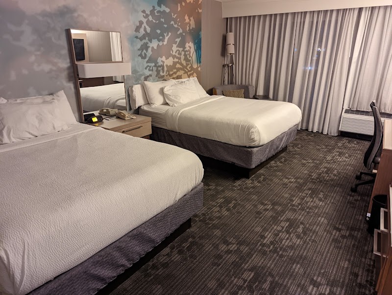 Courtyard by Marriott Cleveland Airport South Cleveland amenities