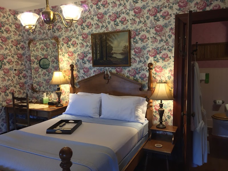 Spitzer House Bed and Breakfast Cleveland amenities