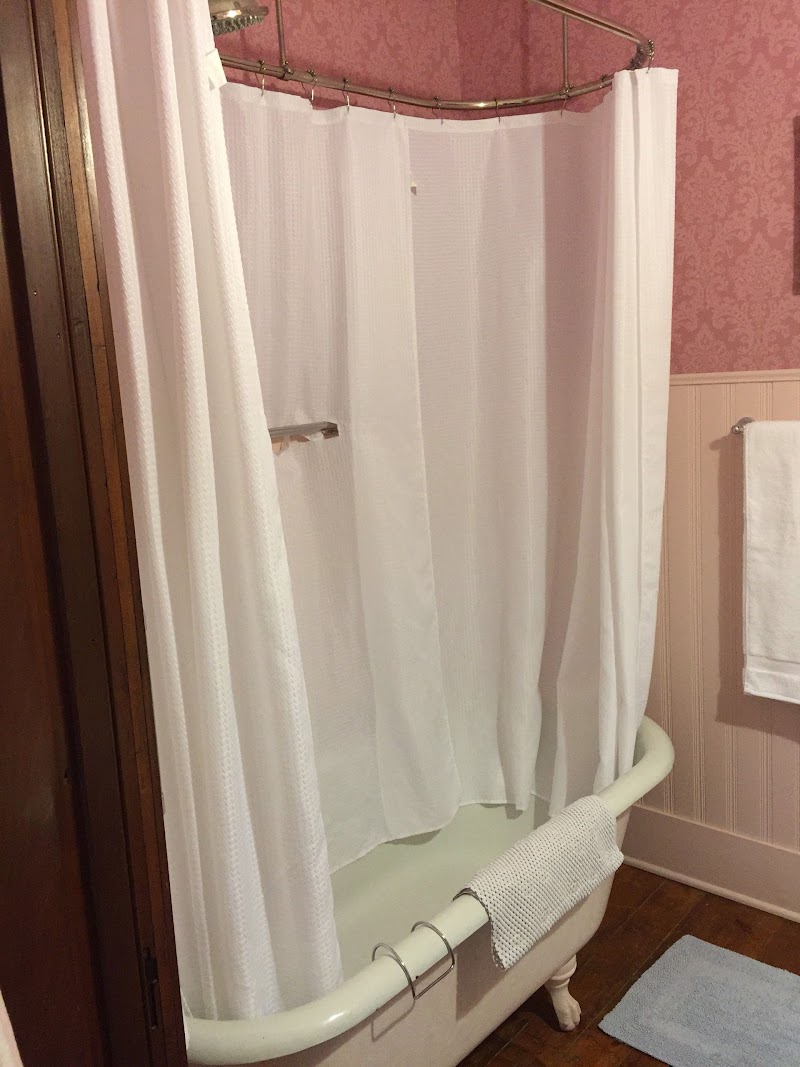 Spitzer House Bed and Breakfast Cleveland amenities