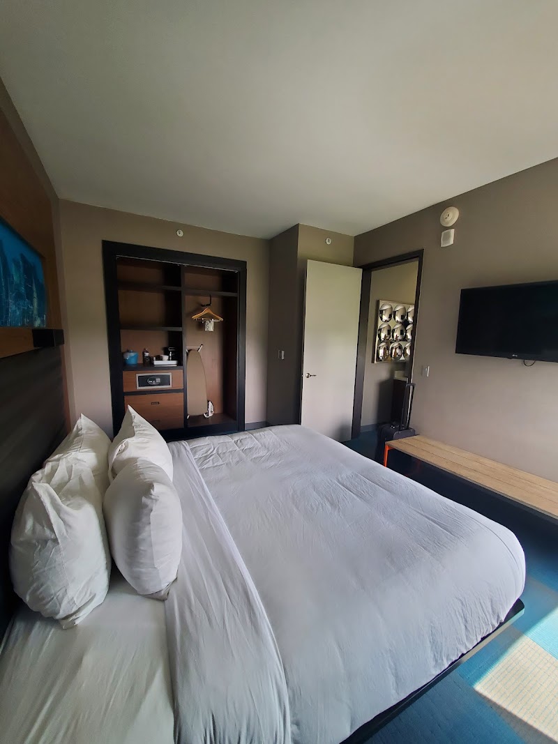 Aloft Cleveland Beachwood Cleveland amenities