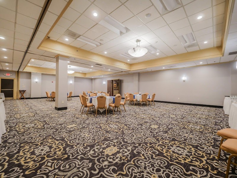 Crowne Plaza Cleveland Airport by IHG Cleveland amenities
