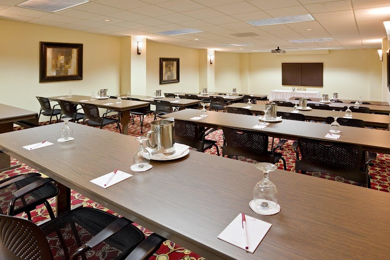 Crowne Plaza Cleveland Airport by IHG Cleveland amenities