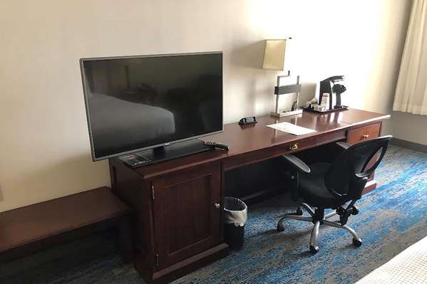 Ramada by Wyndham Cleveland Independence Cleveland amenities