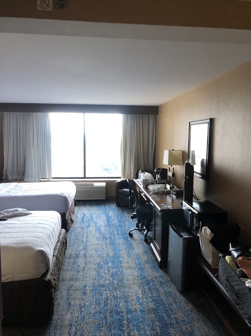 Ramada by Wyndham Cleveland Independence Cleveland amenities