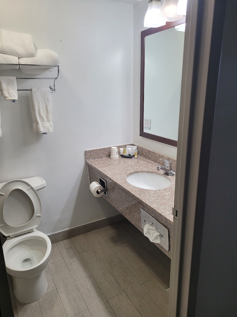 Ramada by Wyndham Cleveland Independence Cleveland amenities