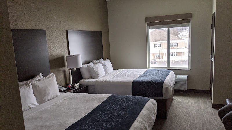 Comfort Suites Cleveland lobby