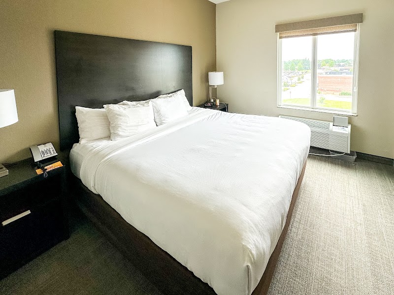 Comfort Suites Cleveland amenities