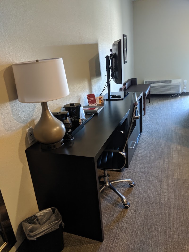 Comfort Suites Cleveland amenities