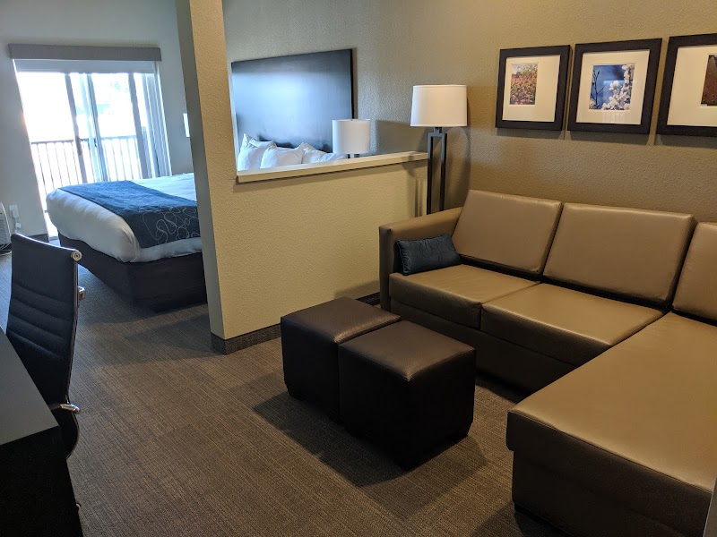 Comfort Suites Cleveland amenities