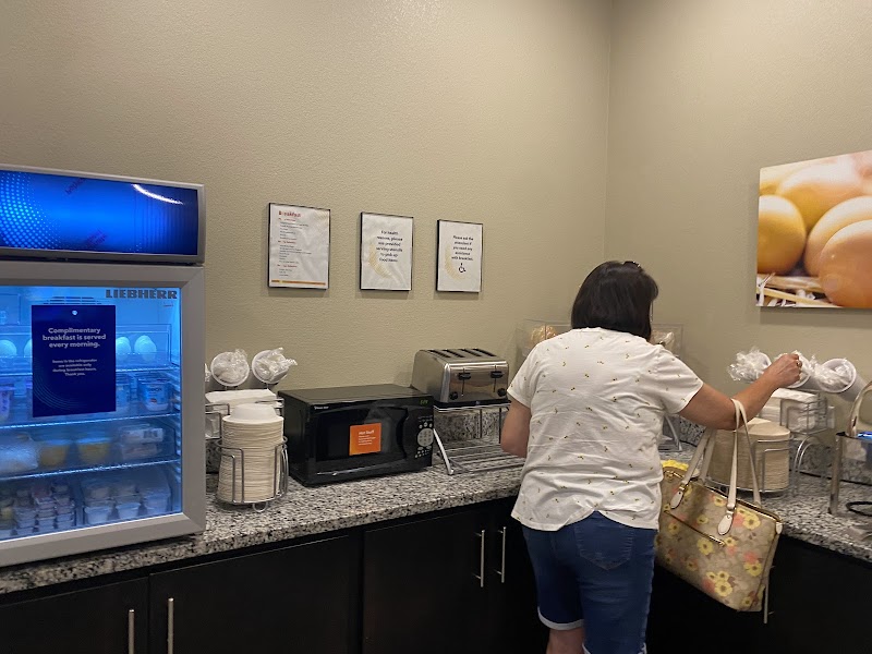 Comfort Suites Cleveland amenities