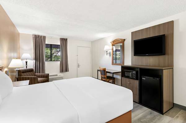 Quality Inn Middleburg Heights near Cleveland Airport Cleveland amenities
