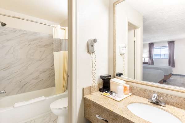 Quality Inn Middleburg Heights near Cleveland Airport Cleveland amenities