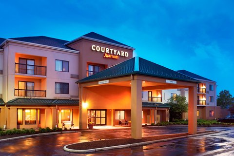 Courtyard by Marriott Cleveland Airport North in Cleveland