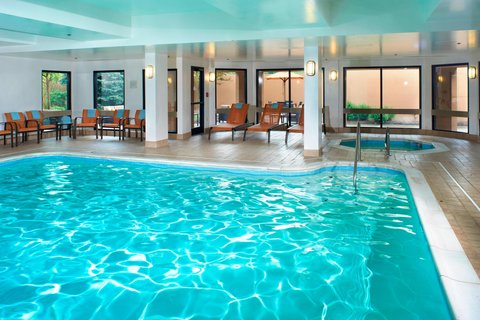 Courtyard by Marriott Cleveland Airport North Cleveland room