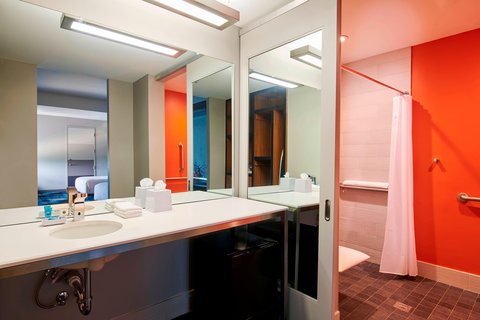 Aloft Cleveland Airport Cleveland amenities