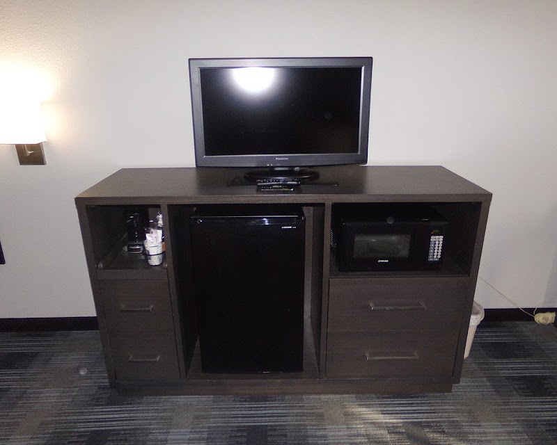 Comfort Inn Cleveland Airport Cleveland amenities