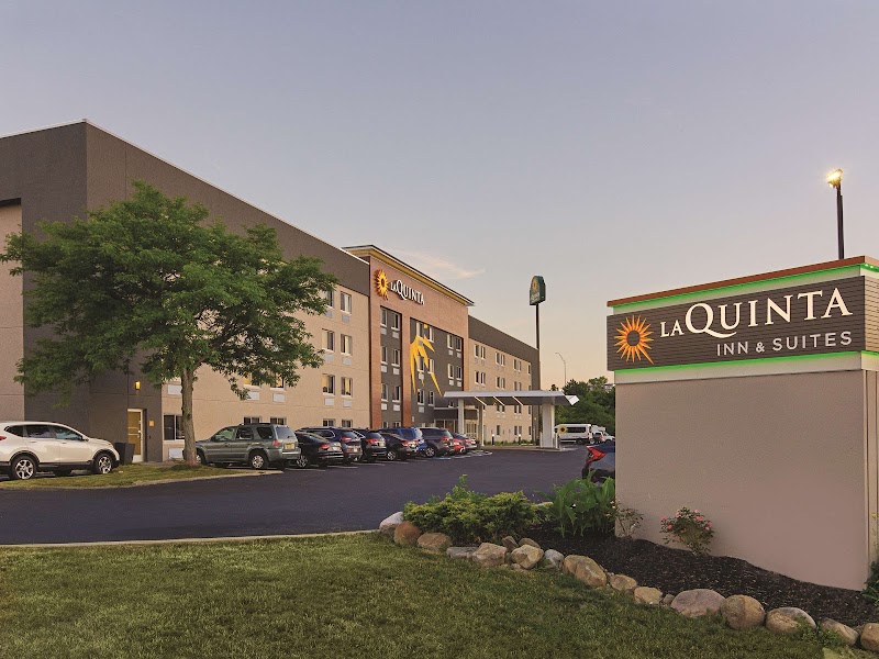 La Quinta Inn & Suites by Wyndham Cleveland - Airport North in Cleveland
