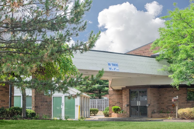 SkyLight Inn & Suites in Cleveland
