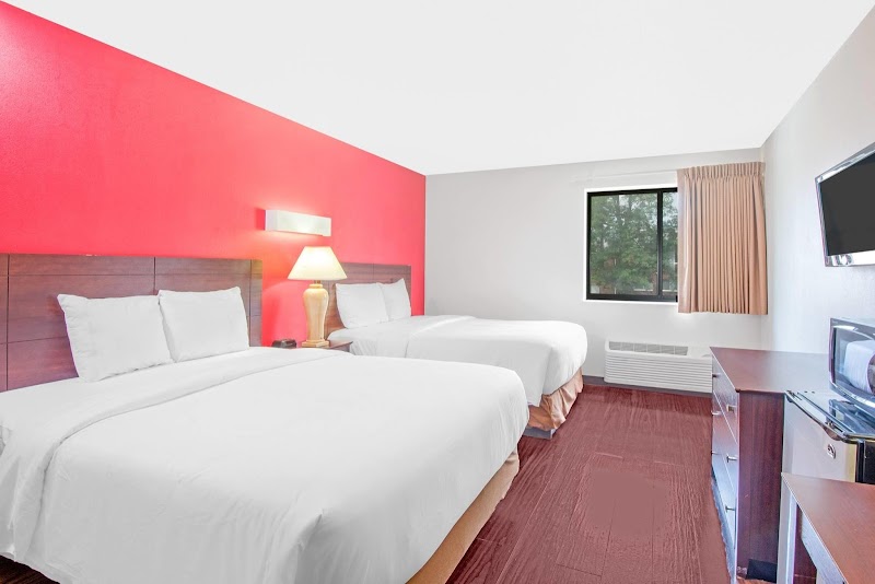 SkyLight Inn & Suites Cleveland amenities