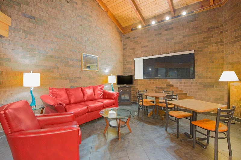 SkyLight Inn & Suites Cleveland amenities