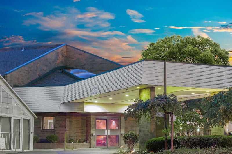 SkyLight Inn & Suites Cleveland amenities