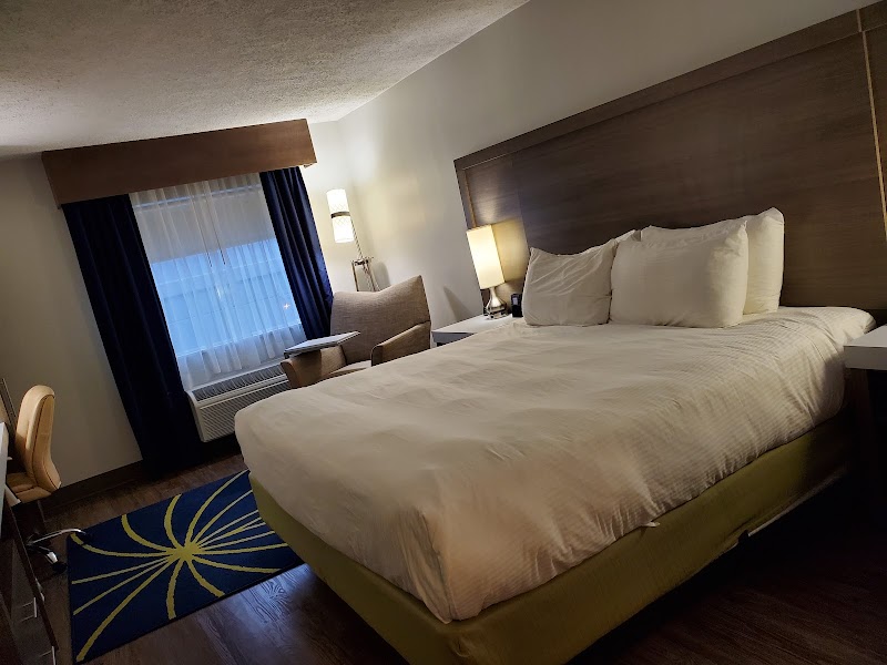 Hotel Indigo Cleveland-Beachwood, an IHG Hotel Cleveland lobby