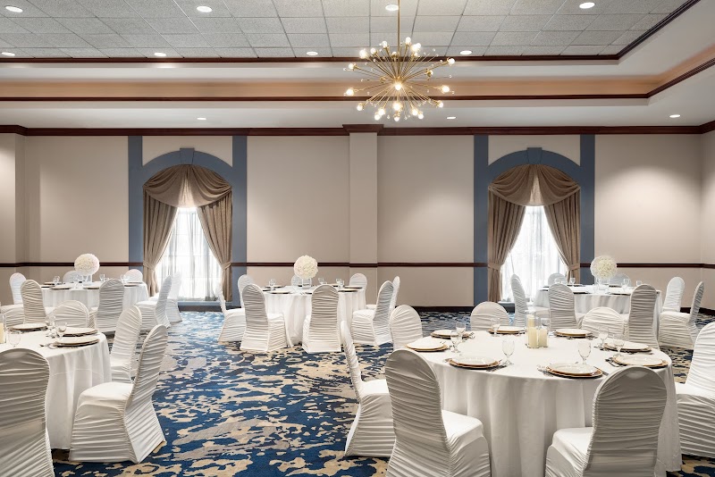 Embassy Suites by Hilton Cleveland Rockside Cleveland amenities