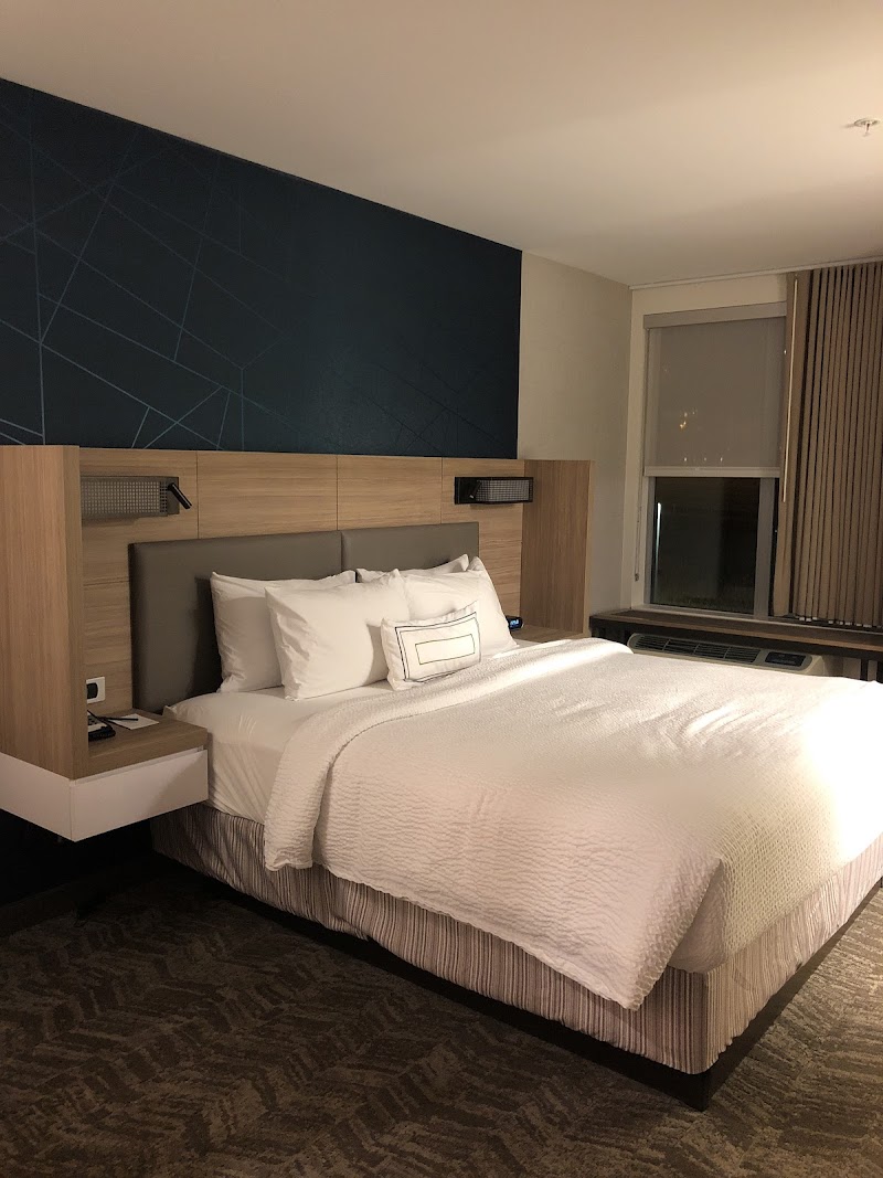 SpringHill Suites by Marriott Cleveland Independence Cleveland amenities