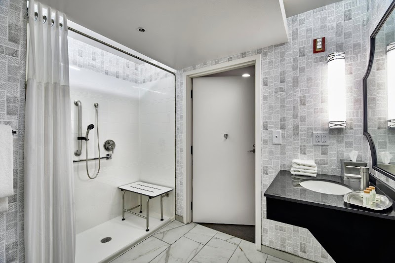 Hotel Indigo Cleveland Downtown by IHG Cleveland room