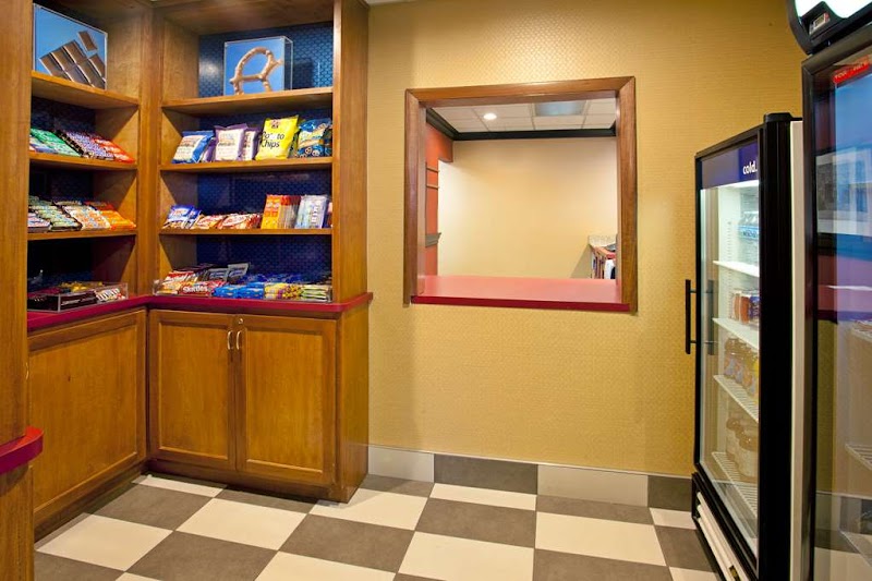 Hampton Inn & Suites Cleveland/Independence Cleveland amenities
