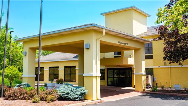 Quality Inn & Suites Oakwood Village - Cleveland South in Cleveland