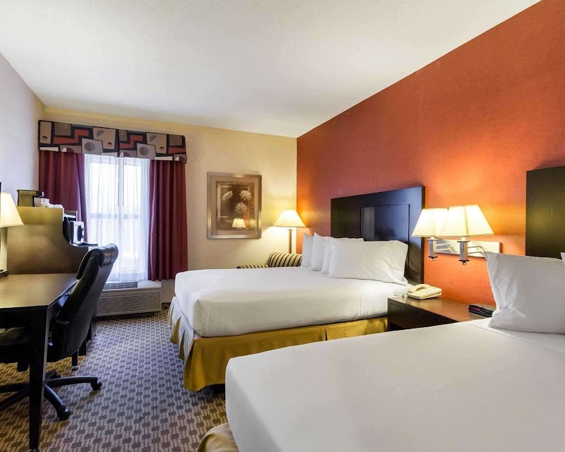 Quality Inn & Suites Oakwood Village - Cleveland South Cleveland lobby