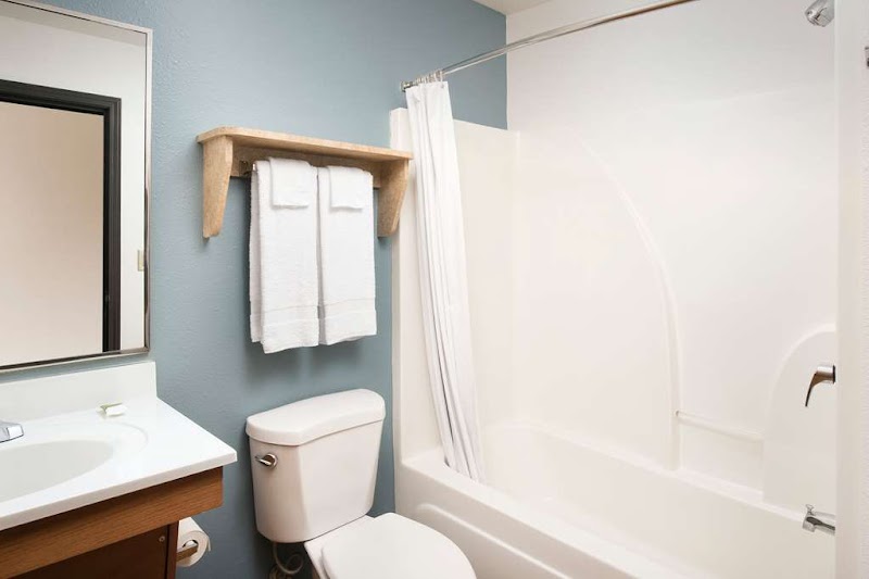 Extended Stay America Select Suites- Cleveland - Airport Cleveland amenities