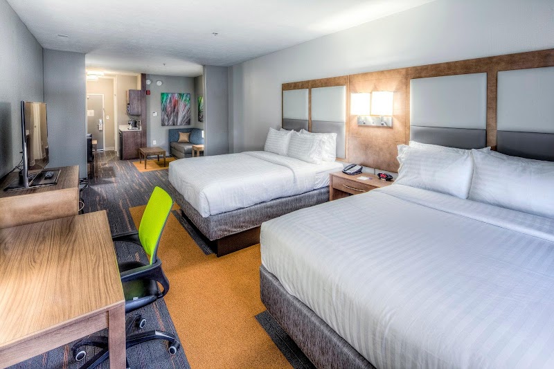 Holiday Inn Express & Suites Cleveland West - Westlake by IHG Cleveland lobby