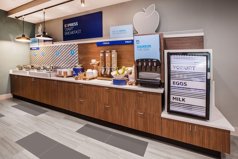 Holiday Inn Express & Suites Cleveland West - Westlake by IHG Cleveland amenities