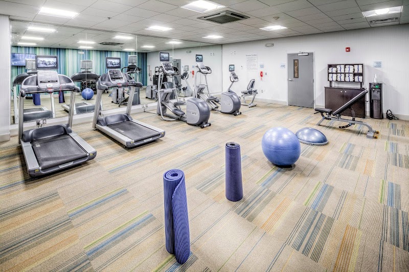 Holiday Inn Express & Suites Cleveland West - Westlake by IHG Cleveland amenities