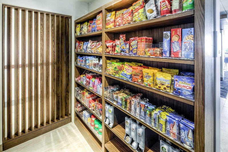 Holiday Inn Express & Suites Cleveland West - Westlake by IHG Cleveland amenities